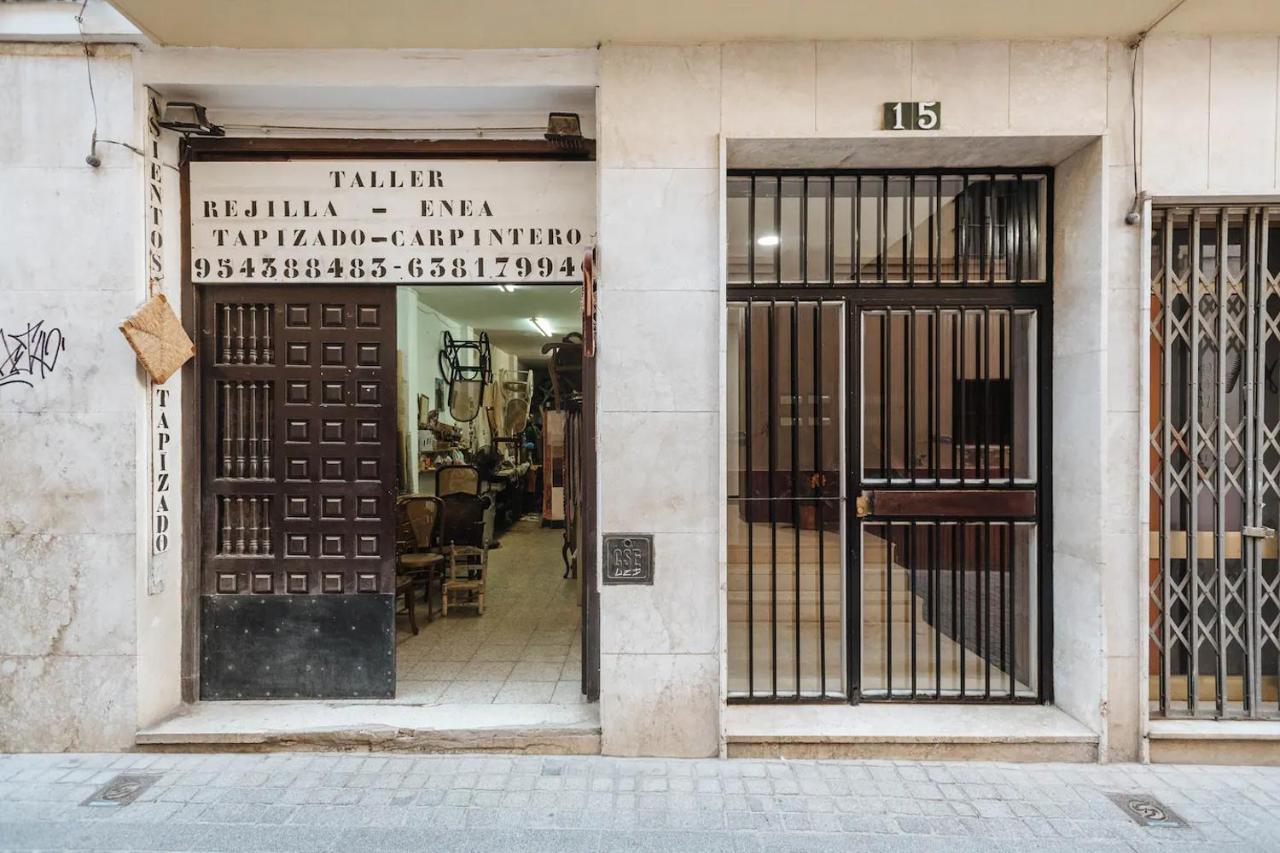 Luz De Sevilla Free Parking — Photos 1